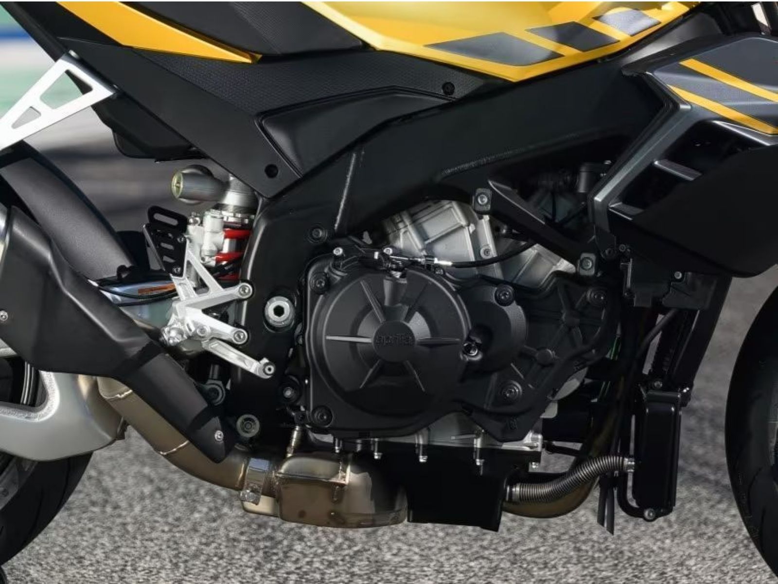 Мотоцикл APRILIA Tuono V4 1100 (SCORPION YELLOW) 2026